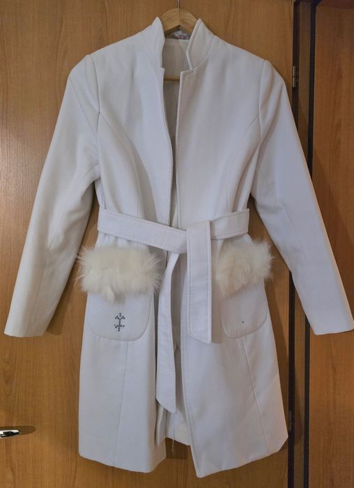 Дамско бяло палто с колан и естествен косъм Collection Ka Bo