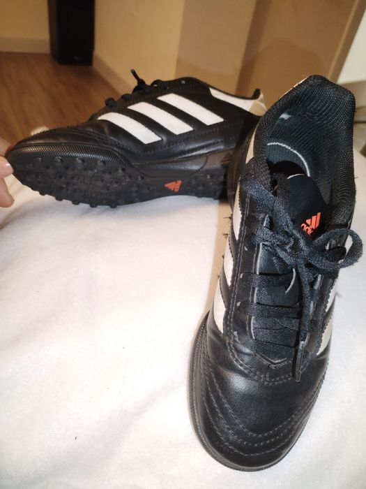 Adidasi fotbal sala marimea 33
