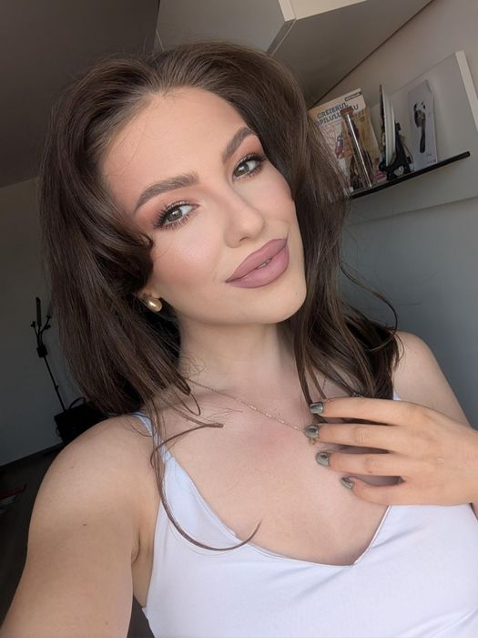 Ofer servicii Stilizare/ Laminare Sprâncene și Makeup Profesional