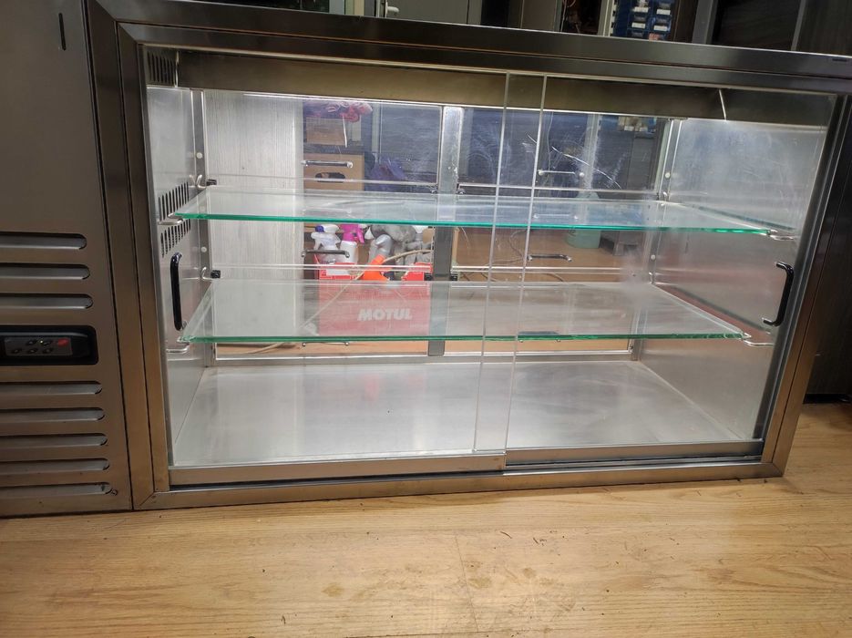 Хладилна витрина за бар на самообслужване