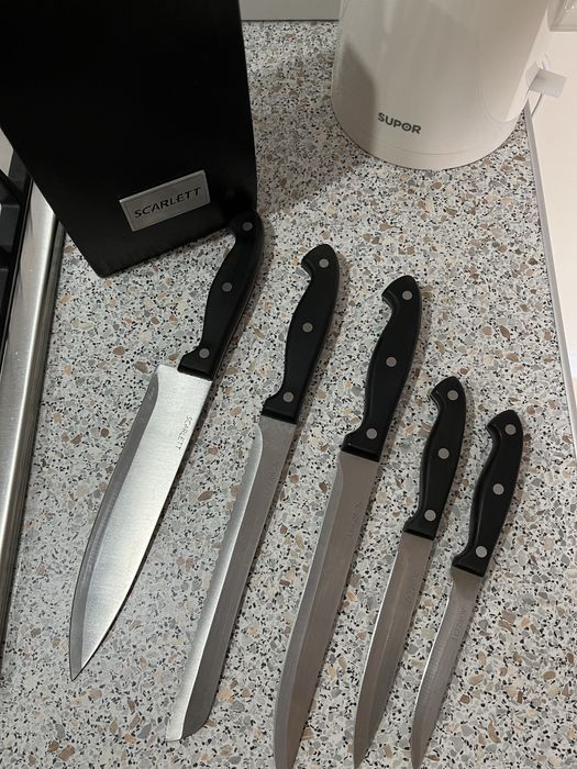 Продам набор ножей Scarlett