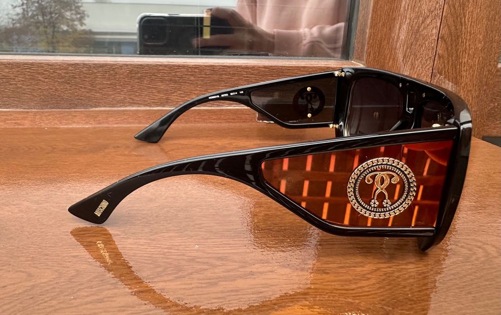 НОВИ слънчеви очила Moschino