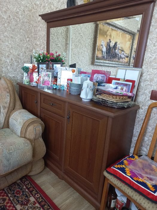 Горка и тумба с зеркалом для зала