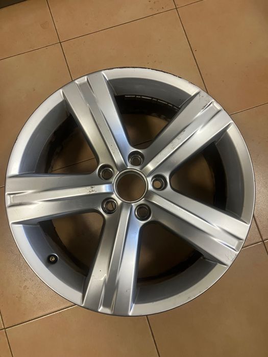 Продавам джанта 1 бр Passat