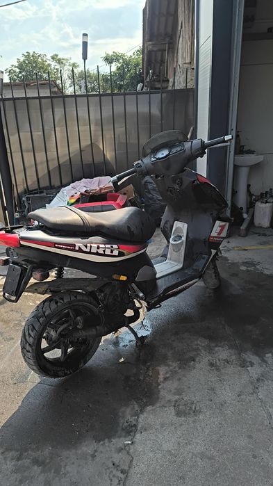 Vînd scuter Piaggio nrg răcire apă 49cc toate piese noi