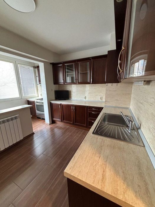 Дава се под наем Тристаен апартамент в София, Света Троица - 90 кв.м за 807.84 € - Снимка #2