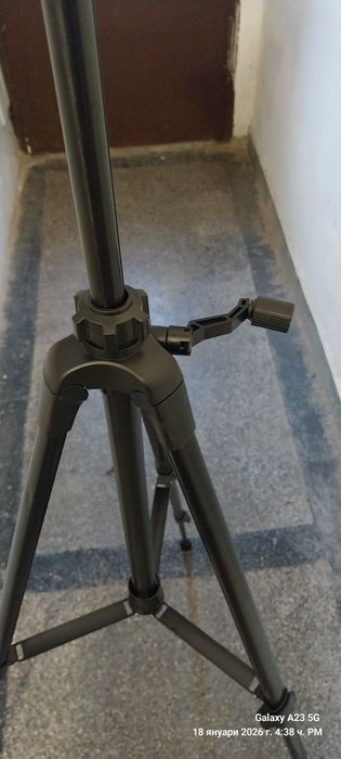 Трипод Стойка за цифров фотоапарат.