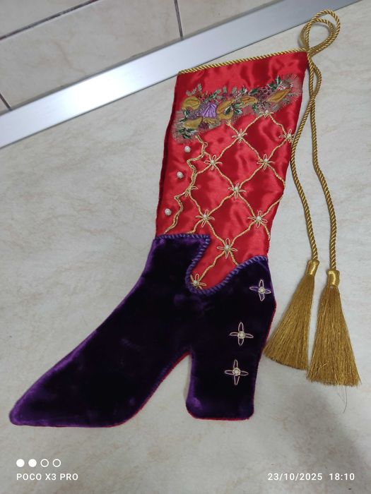 Ciorap decorativ brodat si cu margele pentru Craciun, 45cm