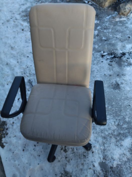 Офисное кресло кожаное