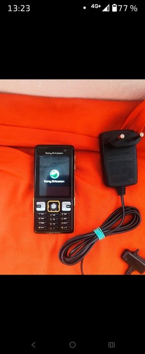 Sony Ericsson k702 Cybershot ( orice rețea, încărcător original)