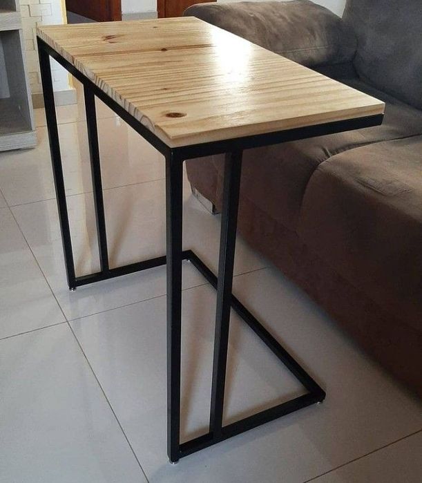 Скамейки и стол стуля