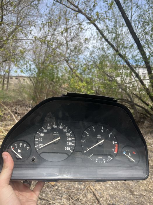 приборная панель BMW E34