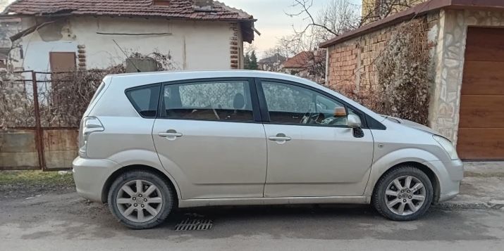 Toyota corolla verso 2.0 d4d 116 к с на части