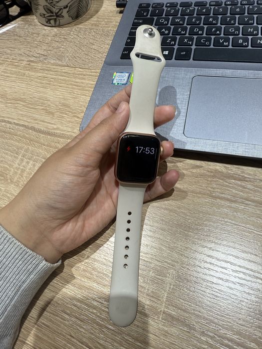 Продам apple watch SE эпл уотч