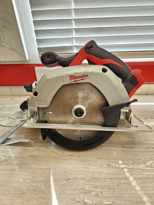 Milwaukee Ръчен циркуляр HD18CS 18V.