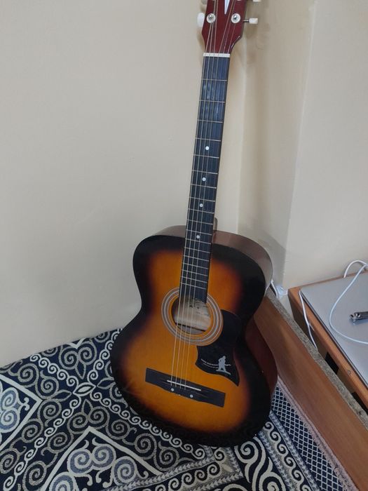 Гитара сатылады.