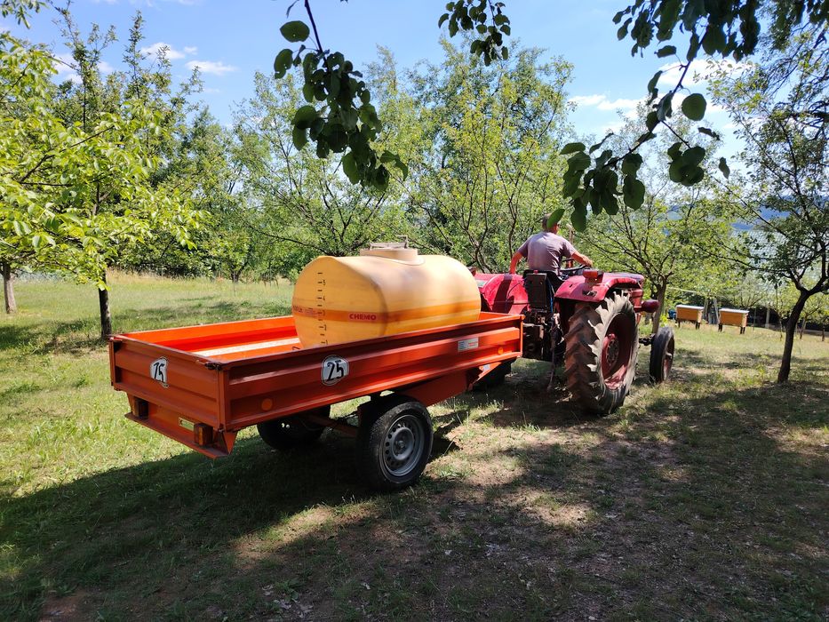 Remorcă basculabilă 1600 kg