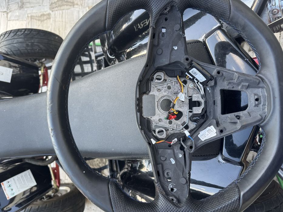 Два броя Волани VW