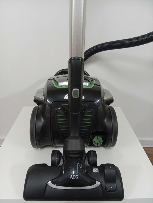 AEG VX9-2-ÖKO прахосмукачка с торбичка 700W – тиха, работи отлично