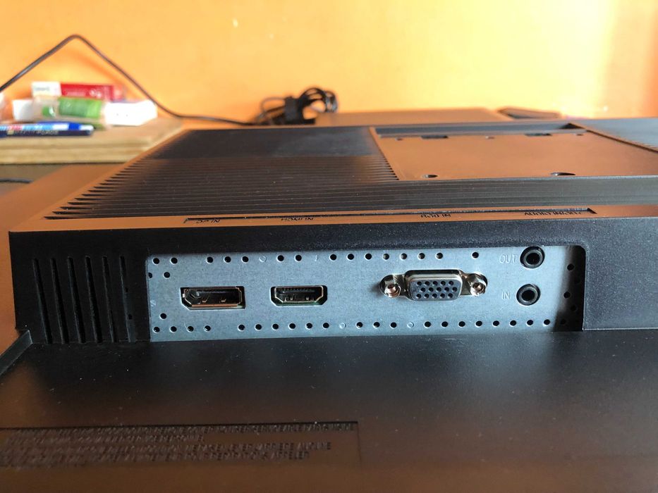 Samsung S24E650PL, 24", FHD 1920x1080, 16:9, 1000:1, 250 cd/m2, Говорители, USB HUB,без стойка, за стена