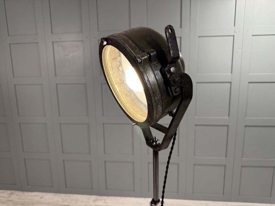 Лампион в индустриален стил - фар от танк Р398