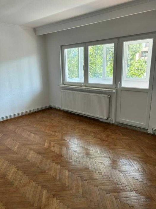 Inchiriez apartament 3 camere decomandat Pitesti , cartier T. Vladimirescu ,etj 1. langa autogara sud