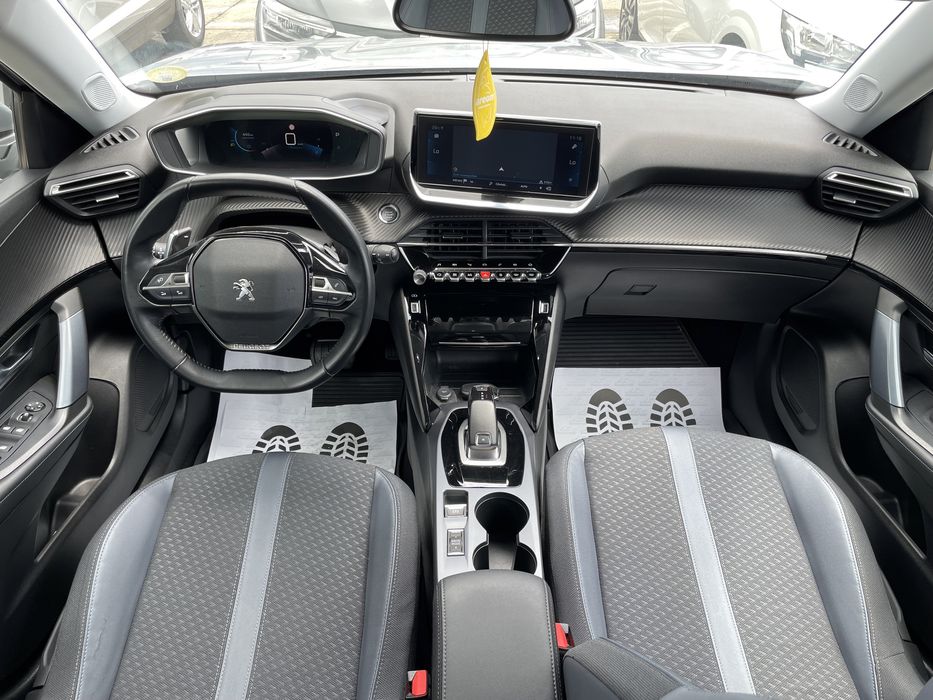 Peugeot 2008 Allure HDI 1500 cm 130 cp E 6 An 2020 Cockpit