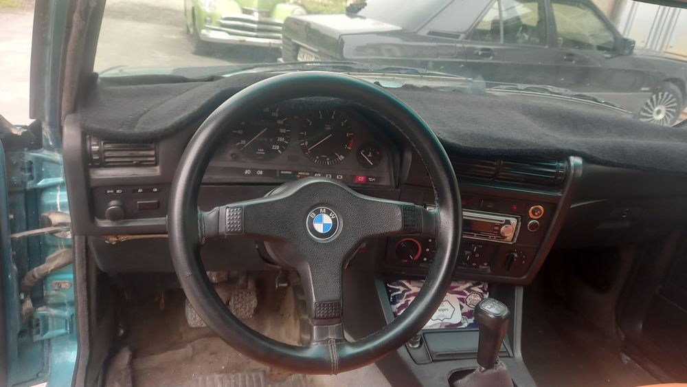 BMW E30 купе сотилади