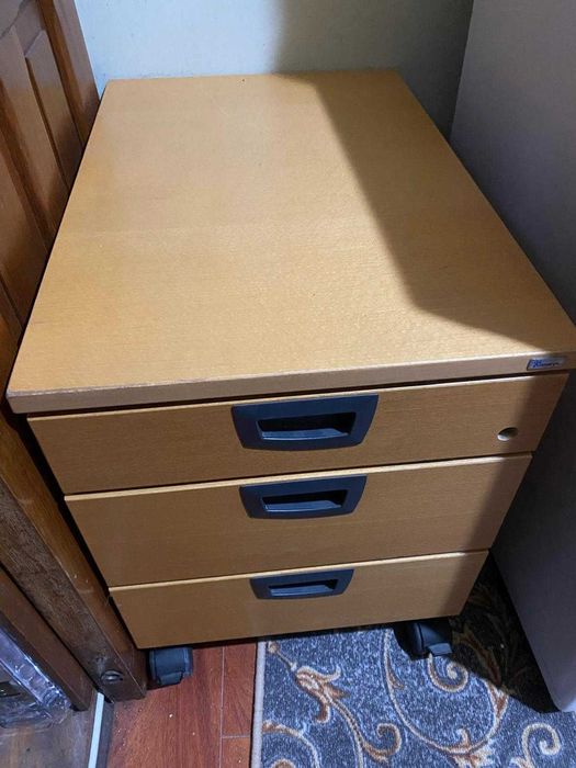 Scaun vizitator clasic si soldat birou Kinnarps