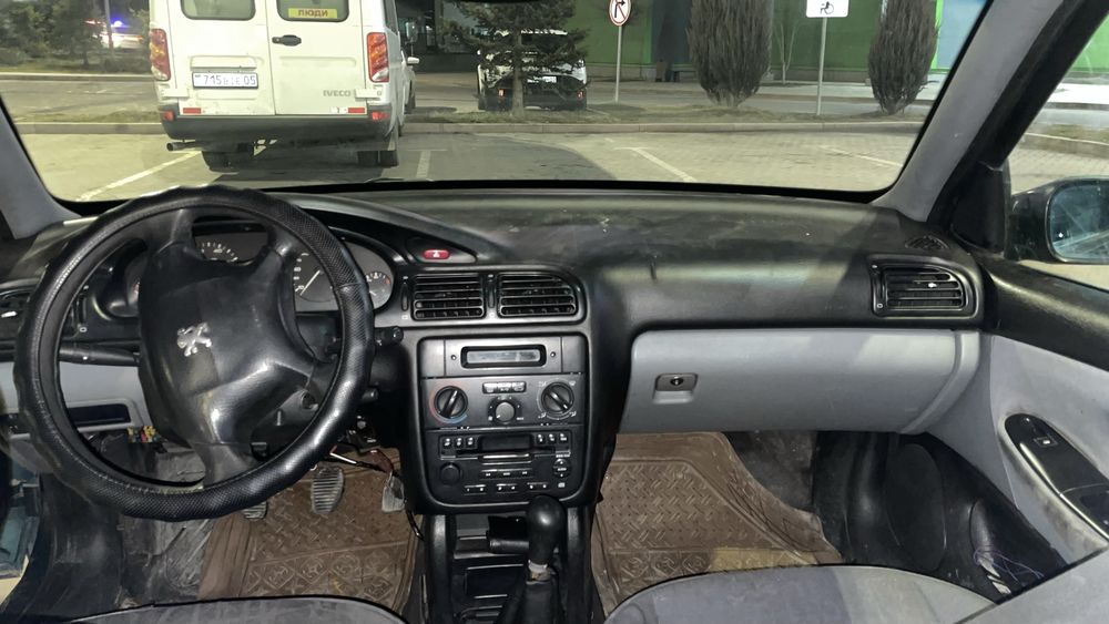 машина Peugeot 406