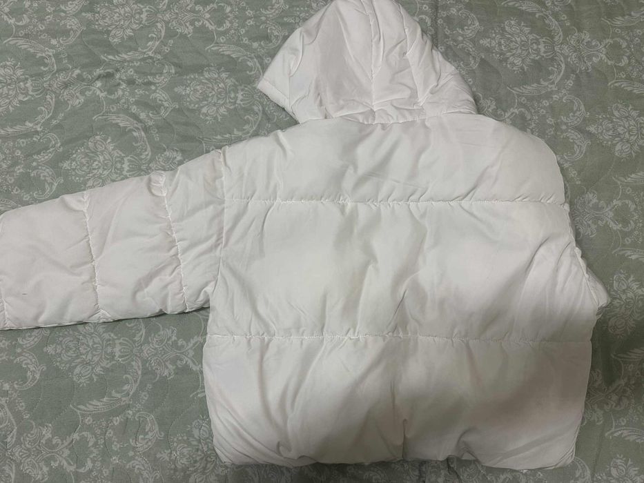 Бяло изчистено яке