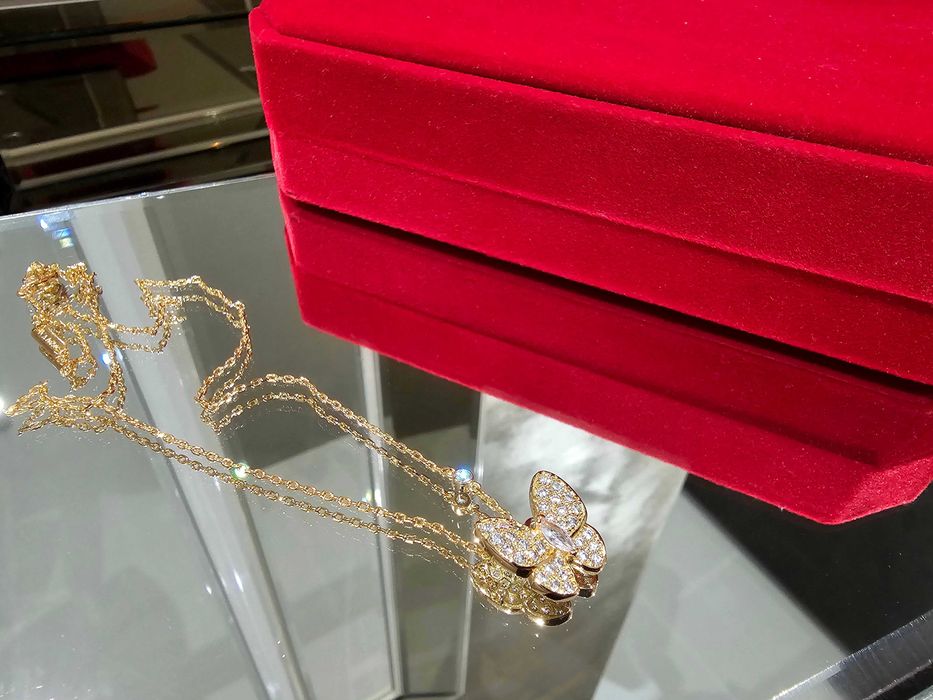 Van Cleef & Arpels VCA Rose Gold Diamond Two Butterfly Дамско Колие