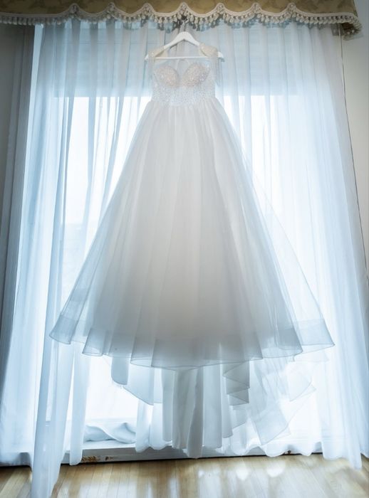 Vand rochie de mireasa cu, CRISTALE