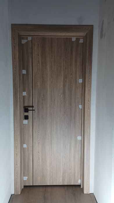 Установка межкомнатных дверей.