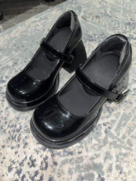 Продам совсем новые каблуки (обувь) 32-33 размера