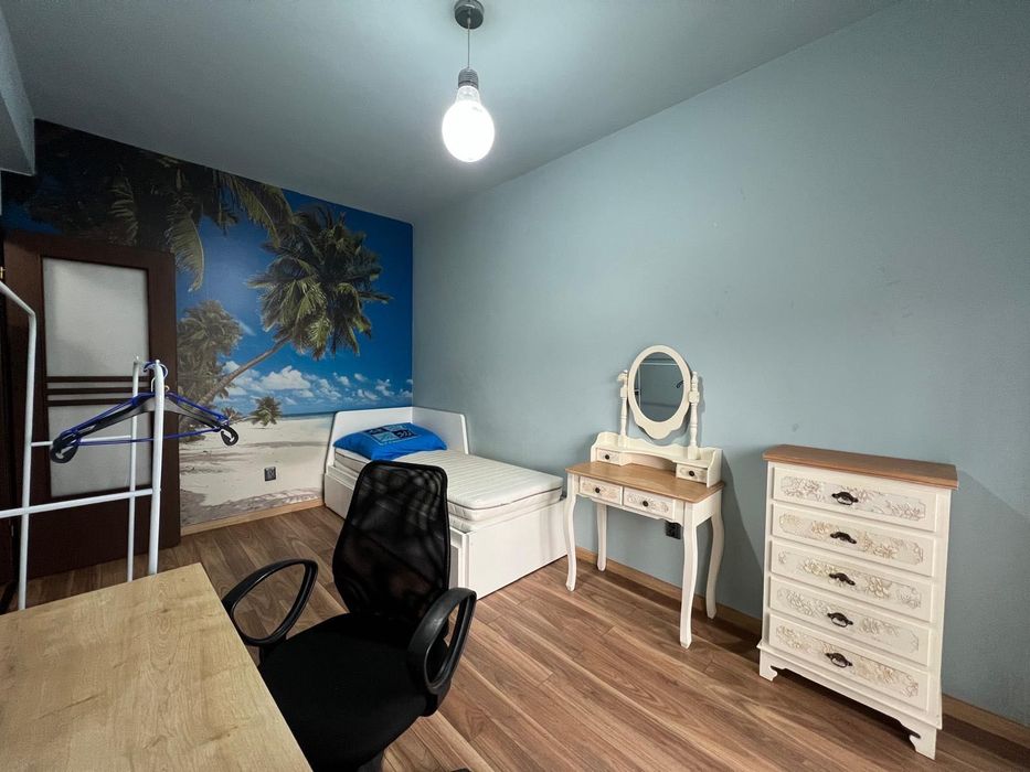 Apartament mobilat 3 camere decomandat intr o zona buna aproape de mijloacele de transport in comun