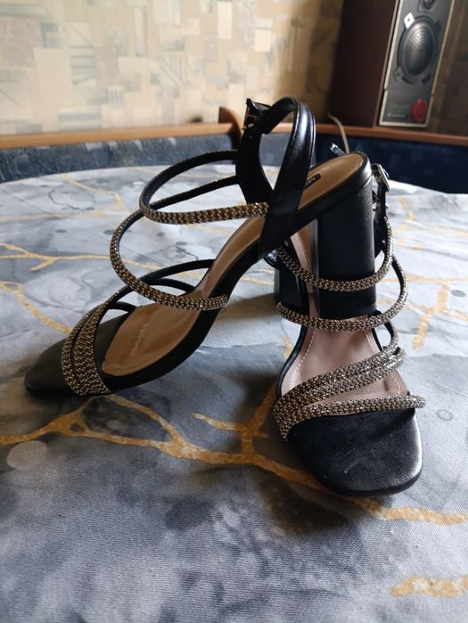 Продам красивые туфли