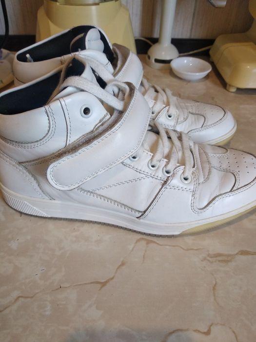 Фирменные модные кроссовки