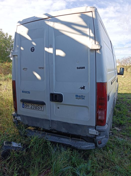 Vând iveco ușor avariat