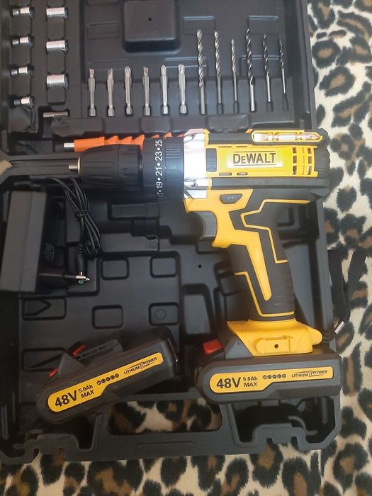 Шуруповерт DeWALT