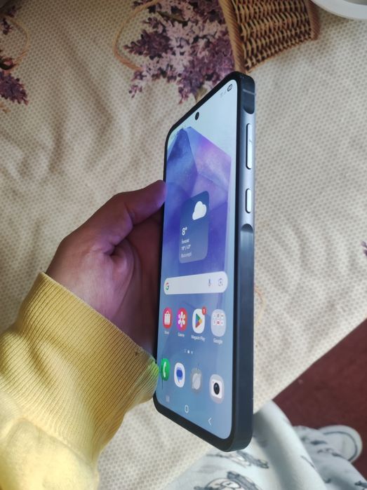Vând Samsung nou A55 5G cu cutie și încărcător poate fi văzut