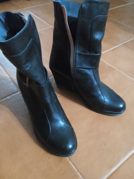 Vand cizme noi din piele imblanite