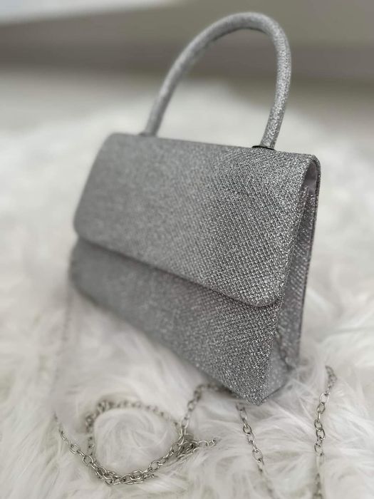 Продавам Дамска чантичка