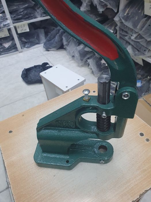 Пистон кнопка апарат станок