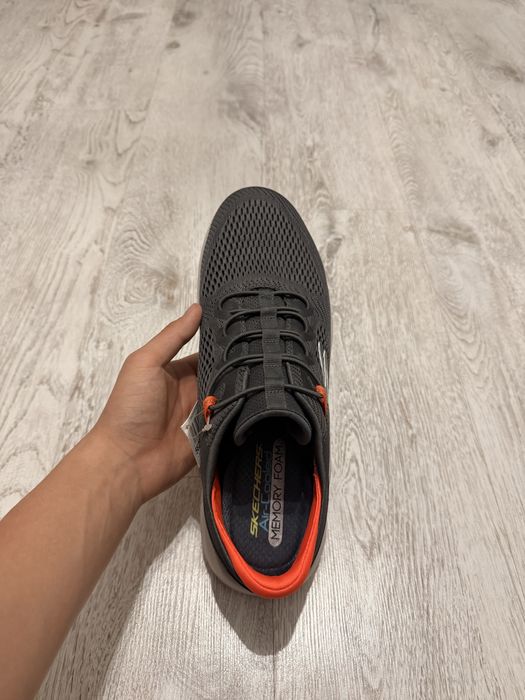 Новые кроссовки Skechers