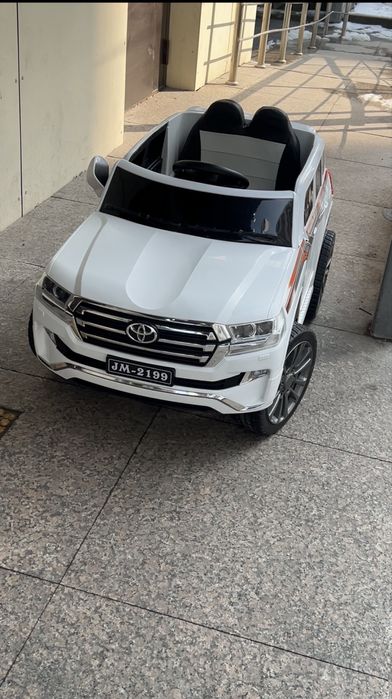 Детская машина электромобиль