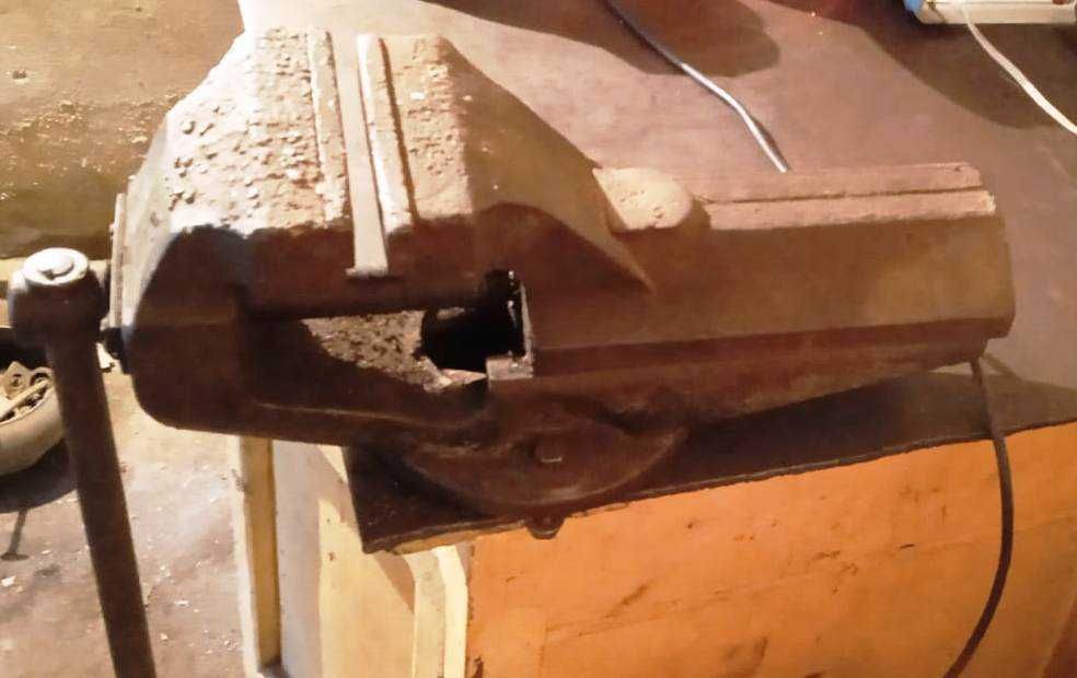 Продам ТИСКИ СЛЕСАРНЫЕ 4045-75