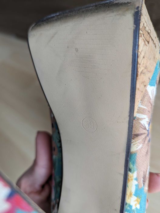 Високи дамски обувки на цветя