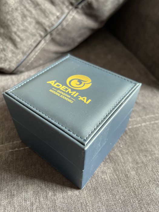 Часы наручные на подарок