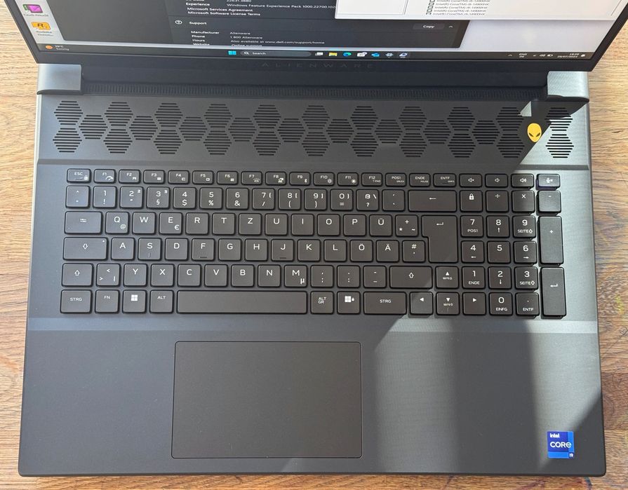 Alienware m18 R2 Intel i9 14900 HX RTX4070 32 RAM 1 TB SSD